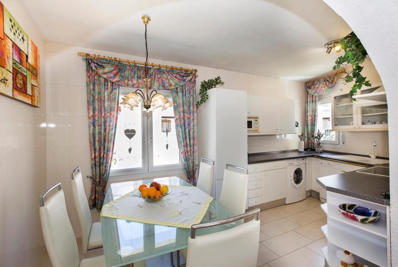 2009 Casa San Maurici Con Piscina By Homeselectspain 艾姆布里亚布拉瓦 外观 照片
