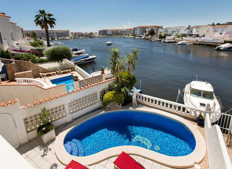 2009 Casa San Maurici Con Piscina By Homeselectspain 艾姆布里亚布拉瓦 外观 照片